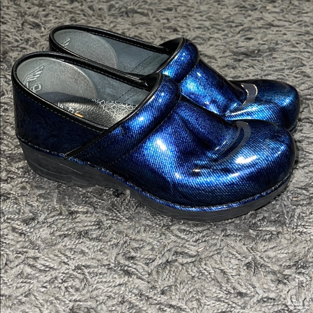 dansko nursing shoes